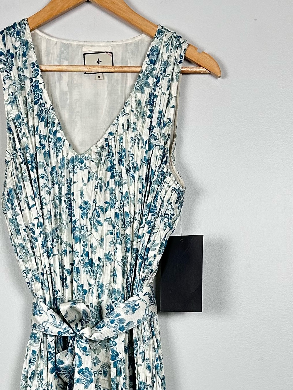 TUCKERNUCK Jardin De Fleurs Plisse Crinkle Alina Dress Medium Blue Floral Midi - Picture 7 of 9